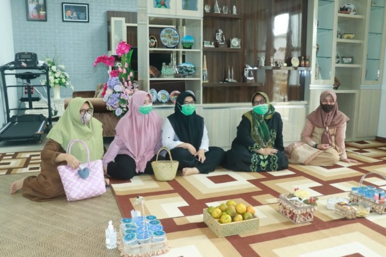 Silaturahmi Setdako Banjarbaru ke Keluarga Almarhum Nadjmi Adhani 2 IMG 20200907 WA0035