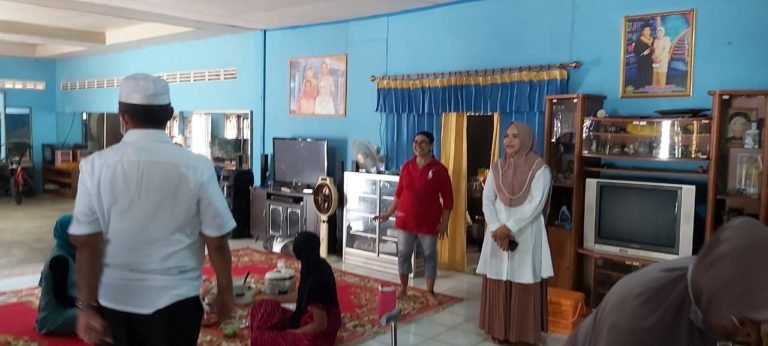 Haji Martinus Kunjungi Warga Guntung Payung Hingga Bagikan Makanan Gratis untuk Jamaah Salat Jumat 2 IMG 20200911 WA0022