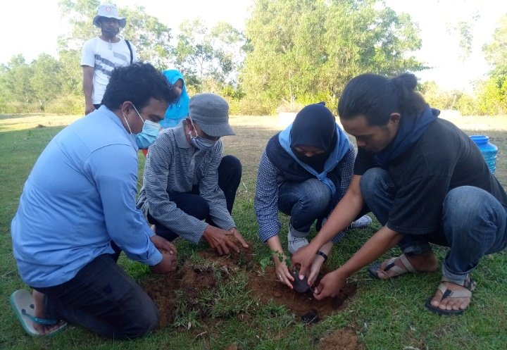 Peringati Hari Ozon International Piranha Tanam Bibit Tanaman Hutan, Kepala Desa Sebut Ini Ajang Silaturahmi 3 S00919 19573419