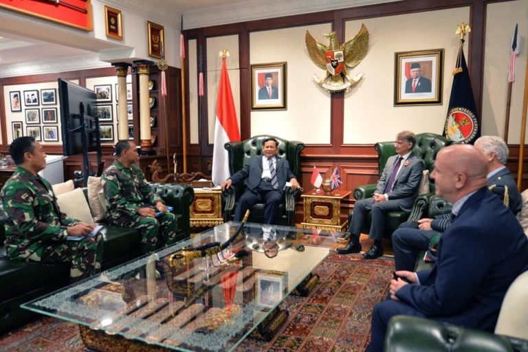 Dubes Inggris Kunjungi Prabowo 2 tmp 5685 IMG 20201109 WA0011 1437997877