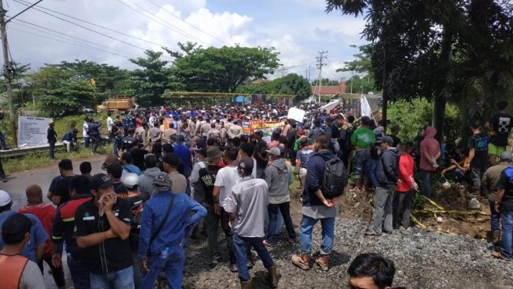 Ratusan Sopir Kembali Turun Kejalan, Mereka Menuntut Police Line Dibuka